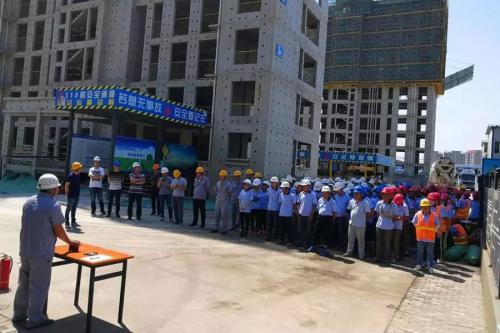 施工现场安全语音警示：请正确佩戴安全帽...