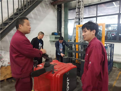 安居市场监管所开展叉车安全专项检查