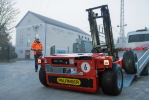 帕尔菲格 ：超紧凑型 BM 214型遥控随车叉车创纪录地精确工作