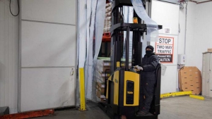 新型叉车技术正在征服狭窄和极寒的冷冻仓库