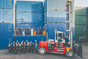 Svetruck低排放空箱堆高机落地英国物流堆场