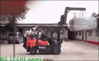 【转】动图还原叉车安全事故现场，望引以为戒