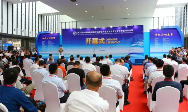 先行多功能道路救援车亮相第九届中国国际 道路交通安全产品博览会