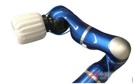 如何避免机器人伤人？有人想到了安全气囊