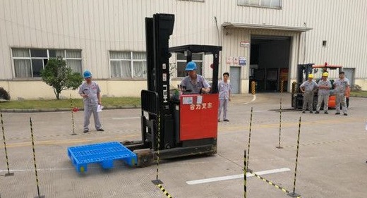 福马集团举办第四届叉车技能竞赛暨安全月活动