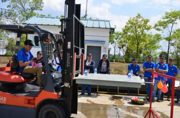 云南石林县工管会组织开展叉车技术和消防安全技术技能大比拼